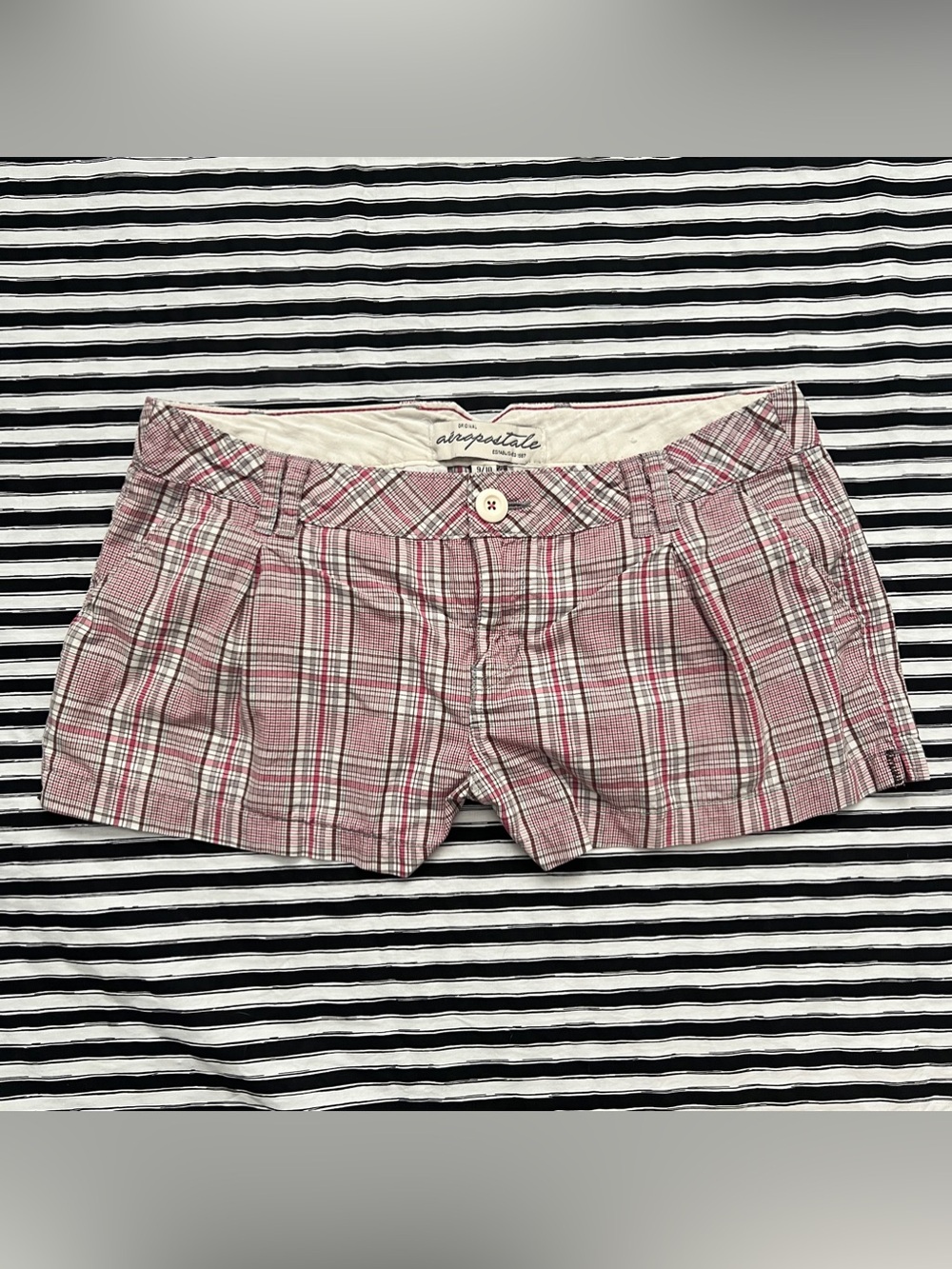 Vintage Aeropostale low rise pink plaid shorts